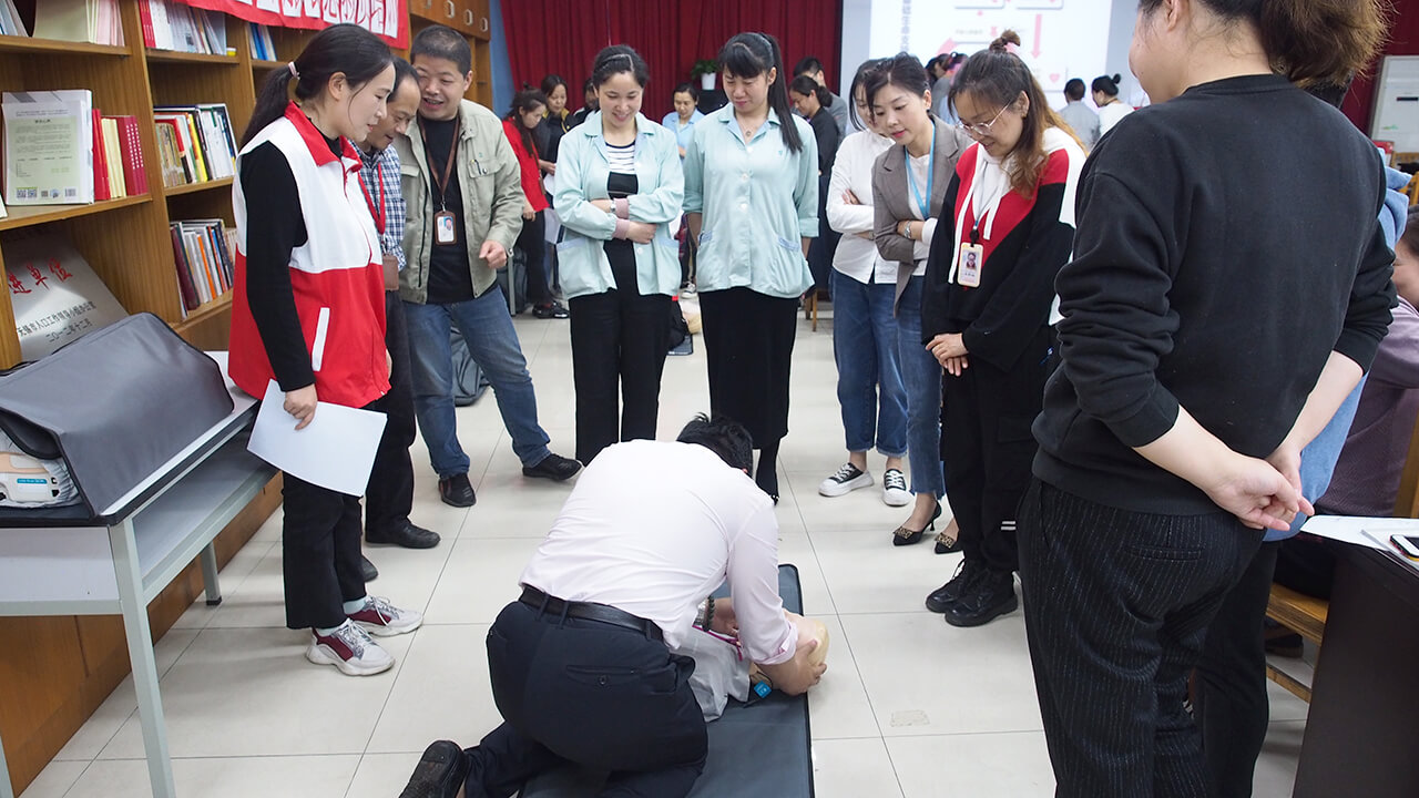 劉潭服裝廠紅十字應(yīng)急救護培訓(xùn)