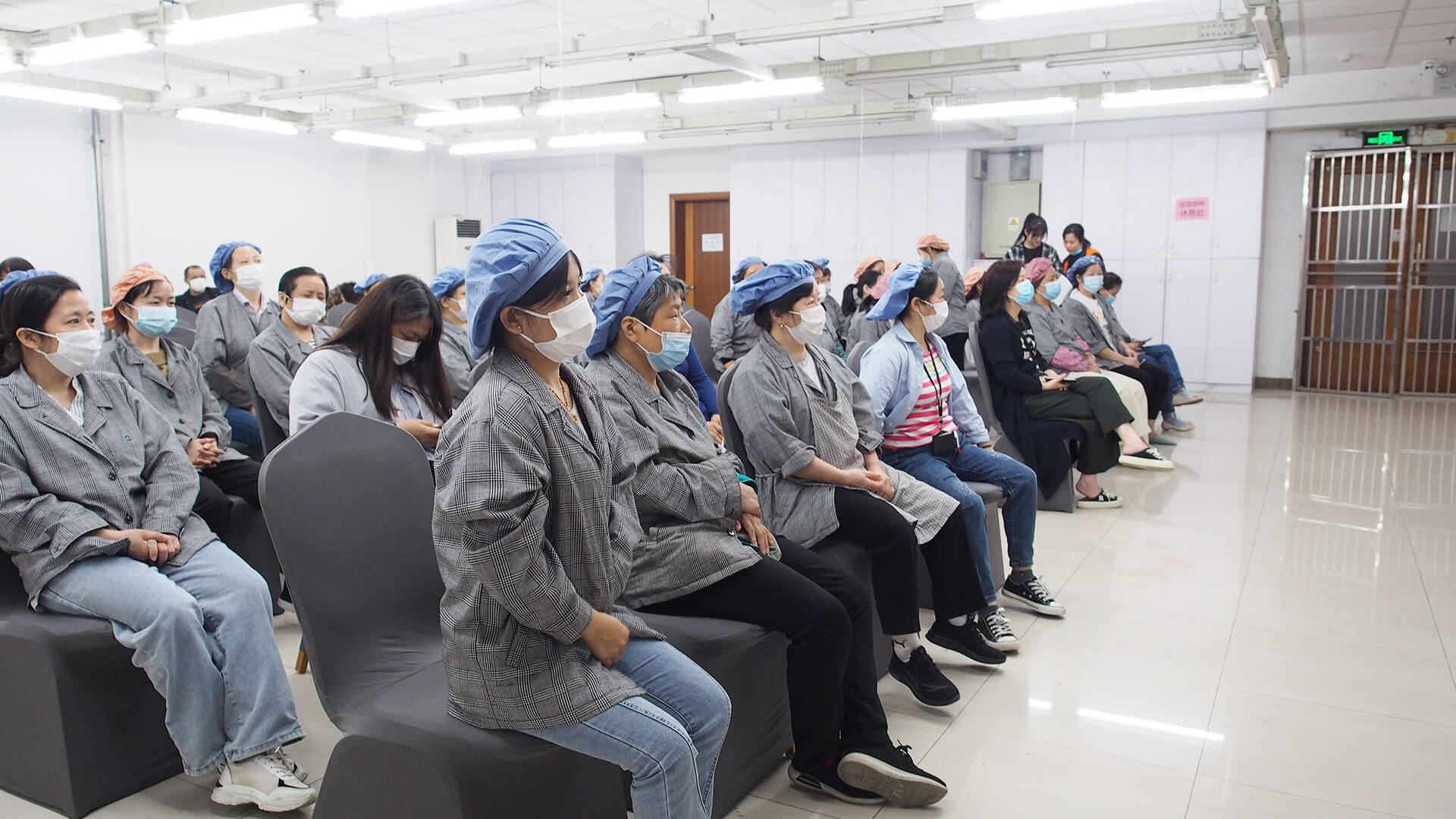 劉潭服裝廠接種新冠疫苗