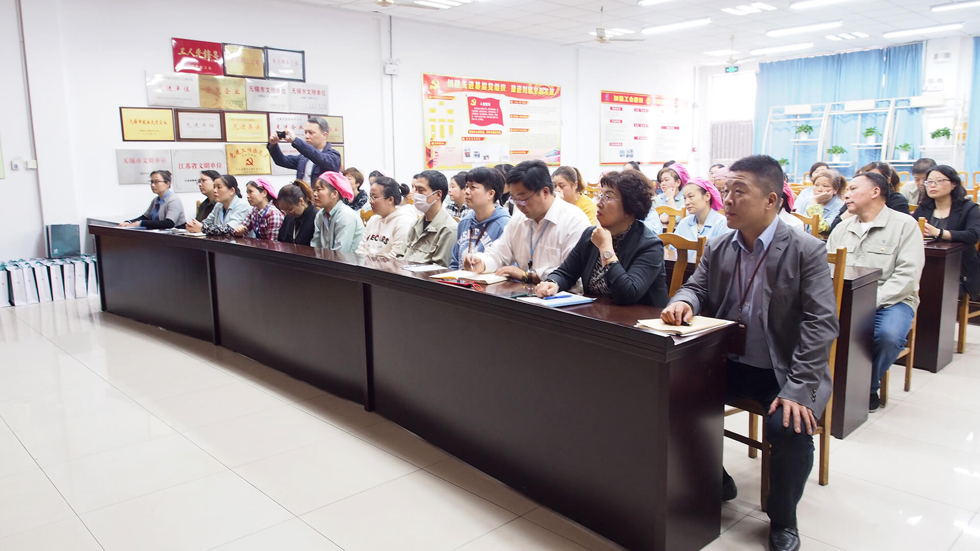 劉潭服裝廠職代會