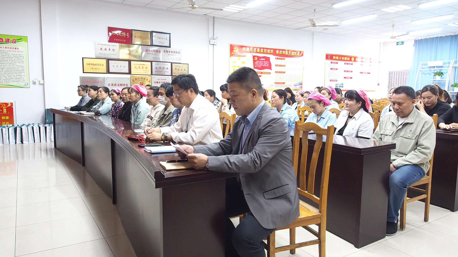 劉潭服裝廠職代會