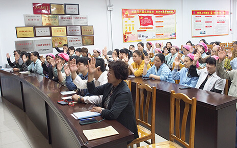 劉潭服裝廠召開十屆四次職代會暨安全生產責任簽約儀式