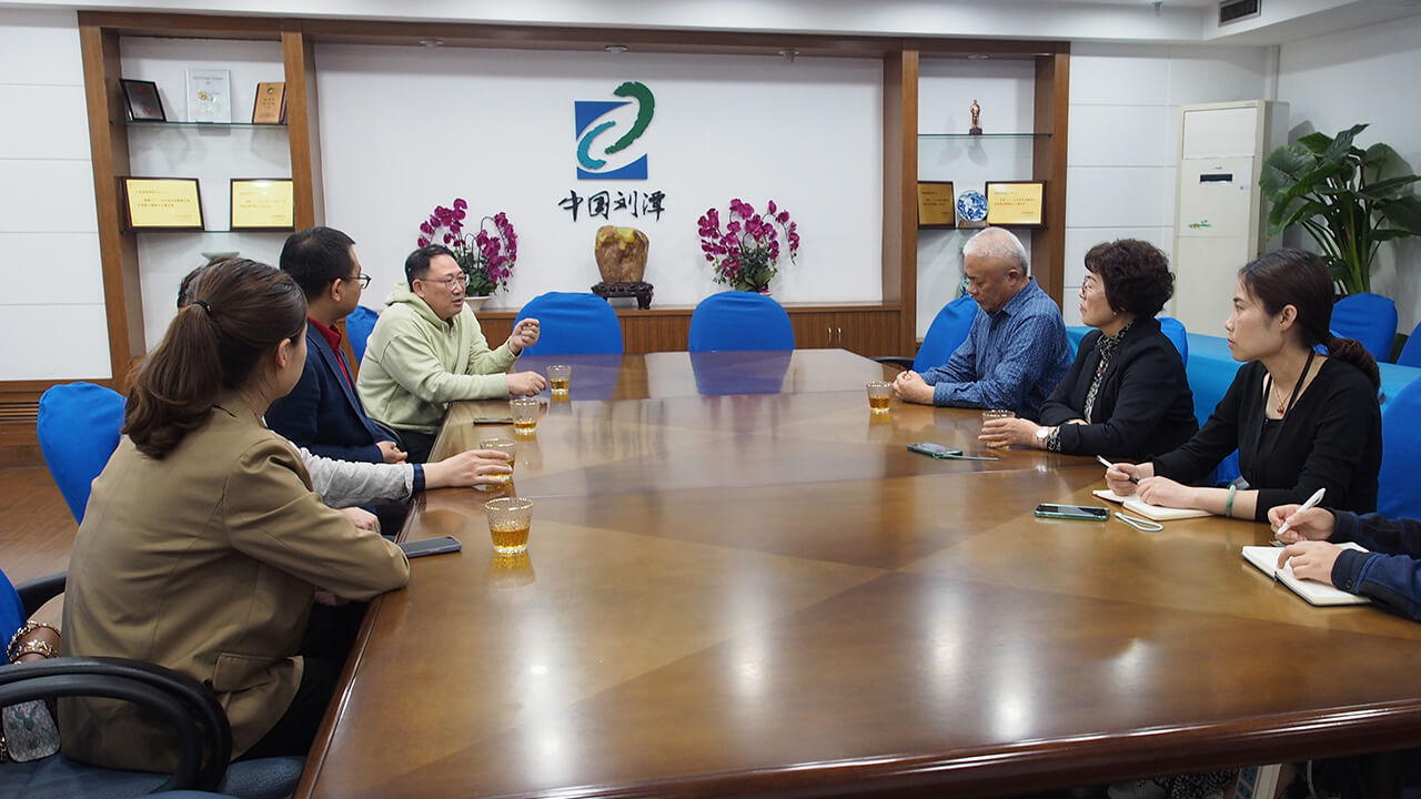 單仁博士蒞臨劉潭服裝廠