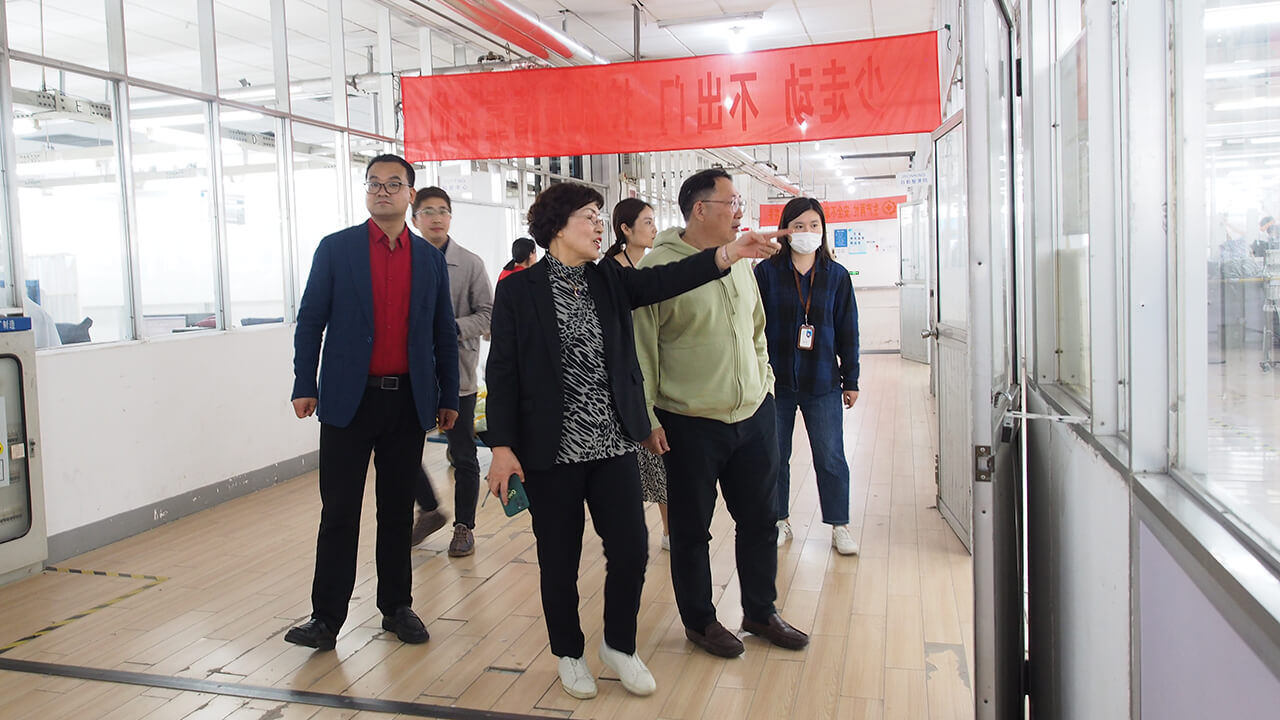 單仁博士蒞臨劉潭服裝廠