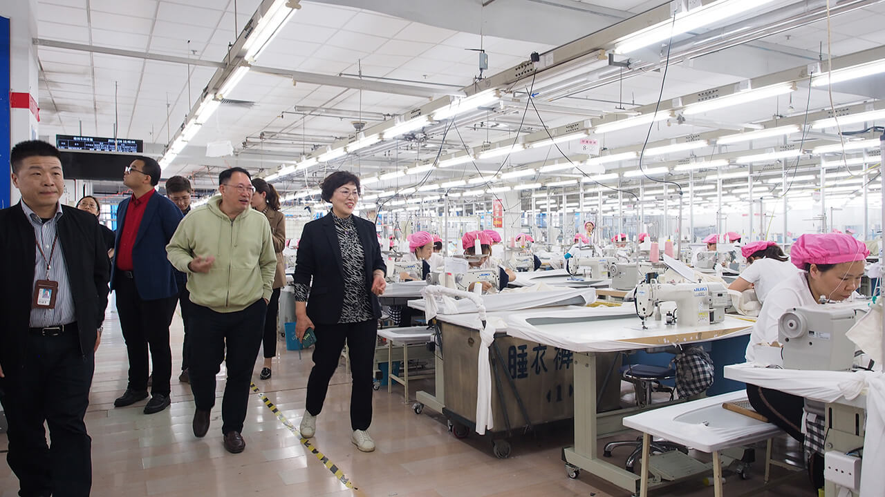 單仁博士蒞臨劉潭服裝廠