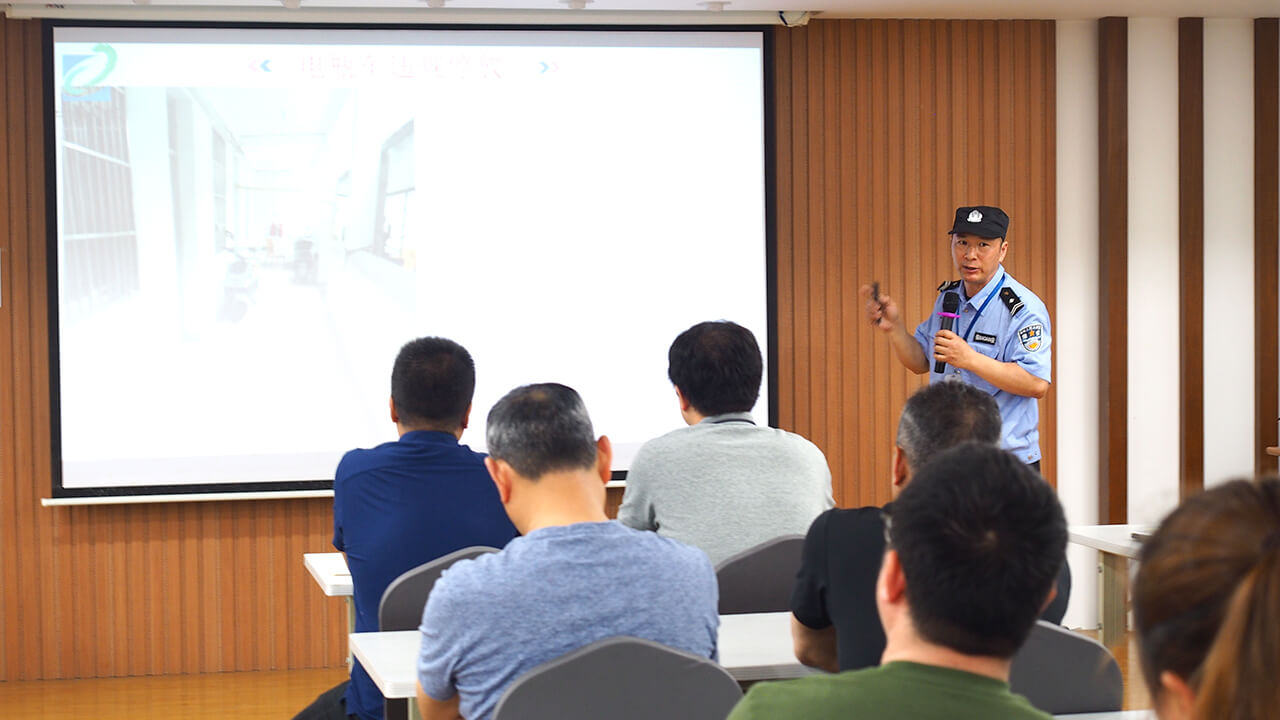 劉潭服裝廠安全生產(chǎn)工作會議