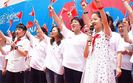 劉潭服裝廠深情獻禮黨的百年華誕