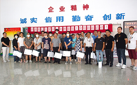 “炎炎夏日關(guān)愛員工”劉潭服裝廠工會為員工送清涼 “炎炎夏日關(guān)愛員工”劉潭服裝廠工會為員工送清涼