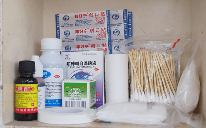 劉潭服裝廠補(bǔ)充小藥箱守護(hù)大安全