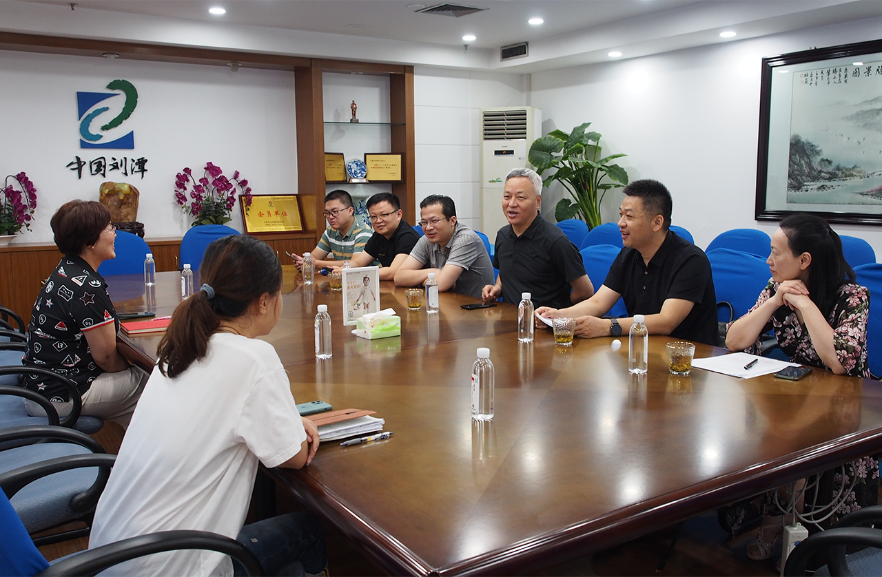 劉潭服裝廠榮獲2020年度現(xiàn)代產(chǎn)業(yè)發(fā)展項(xiàng)目獎(jiǎng)勵(lì)