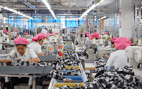 劉潭服裝廠強防控，加速推進(jìn)復(fù)工生產(chǎn)