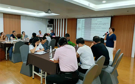 劉潭服裝廠開(kāi)展第993屆領(lǐng)袖的風(fēng)采訓(xùn)后會(huì)