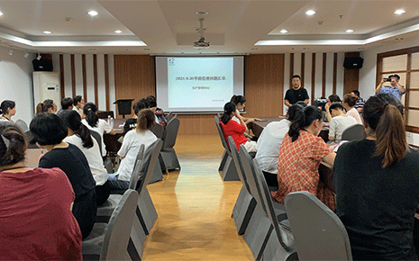 劉潭服裝廠強(qiáng)防控，促生產(chǎn)