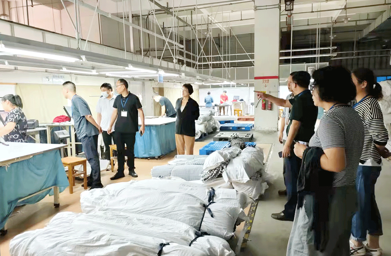 劉潭服裝促提升