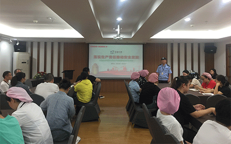 劉潭服裝廠開展安全生產(chǎn)管理宣講，推動(dòng)安全發(fā)展