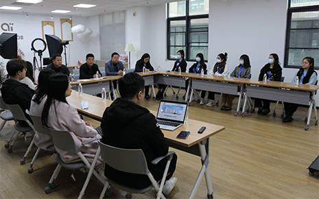 歡迎應(yīng)屆實(shí)習(xí)生來劉潭服裝廠參觀