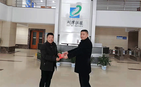 春節(jié)將至，劉潭服裝廠收到了一封“特別”的祝福