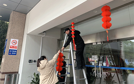 劉潭服裝廠亮化扮靚園區(qū)，營造濃厚節(jié)日氛圍