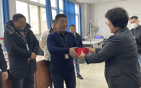 劉潭服裝廠團拜送祝福，開門利是贏好運