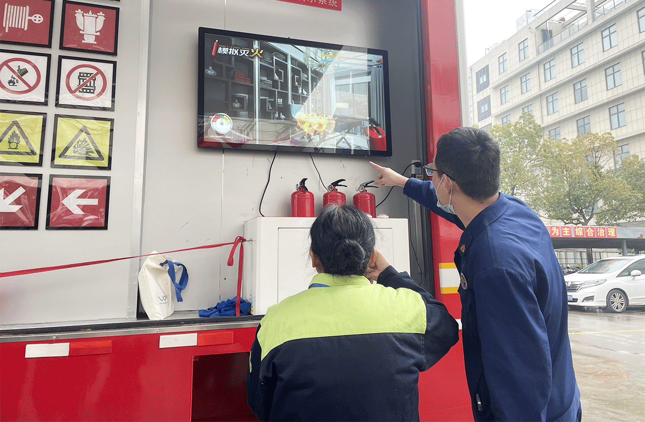 消防宣傳進(jìn)劉潭服裝廠