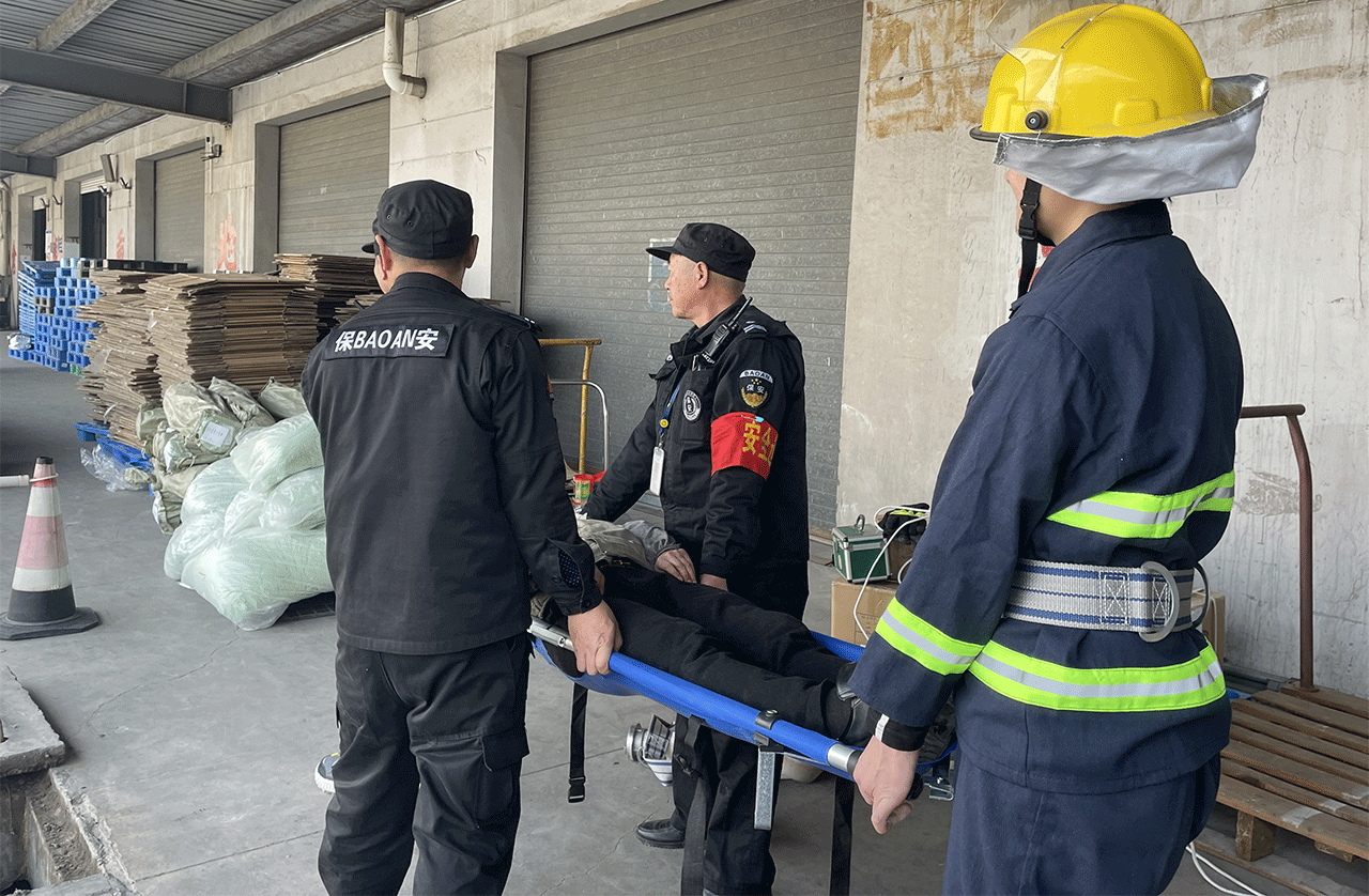 劉潭服裝廠開(kāi)展有限空間應(yīng)急演練