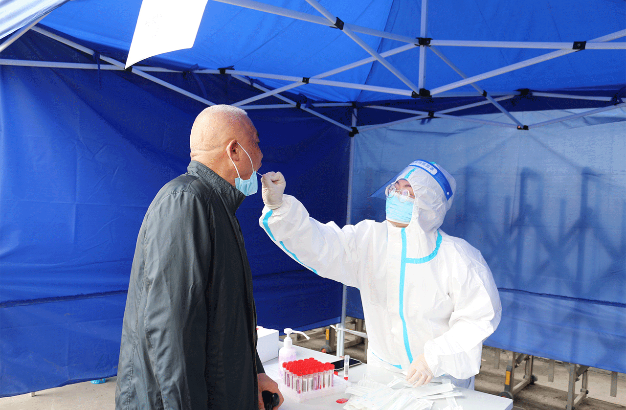 劉潭服裝自費(fèi)開(kāi)展全員核酸檢測(cè)