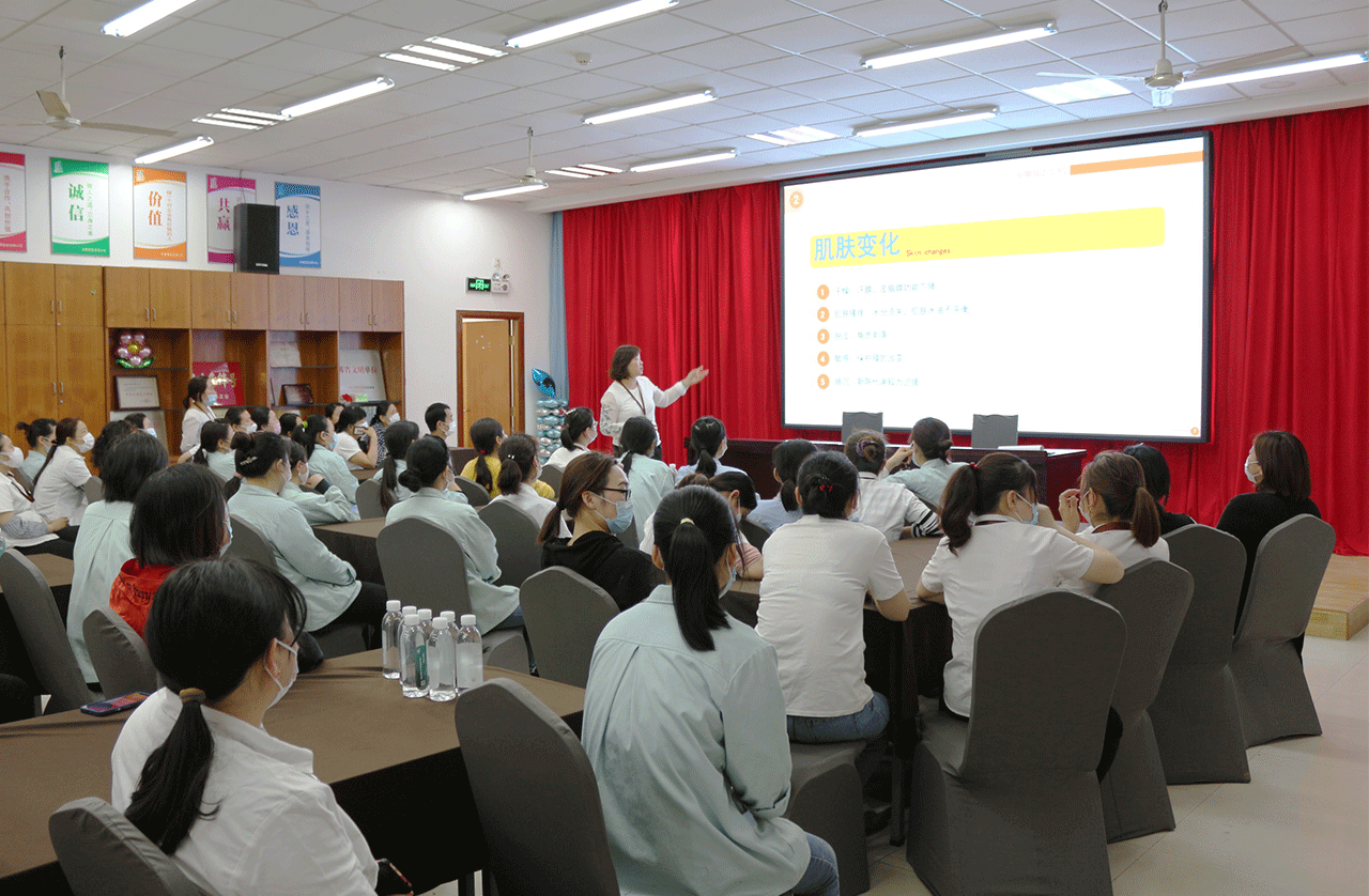 劉潭服裝開展孕期知識大講堂