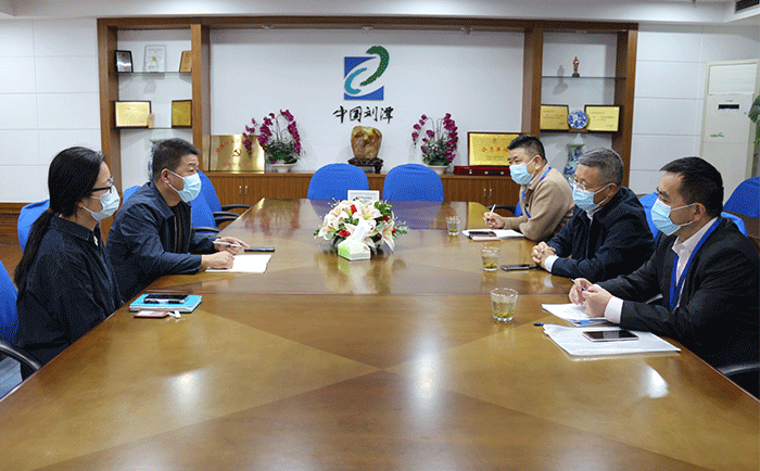 工信局領(lǐng)導(dǎo)蒞臨劉潭服裝廠走訪慰問 工信局領(lǐng)導(dǎo)蒞臨劉潭服裝廠走訪慰問