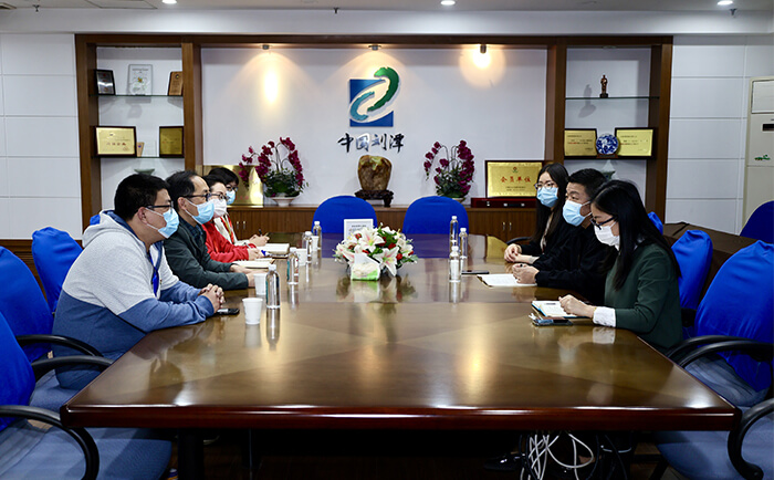 黃巷紀(jì)委一行到訪劉潭服裝廠慰問