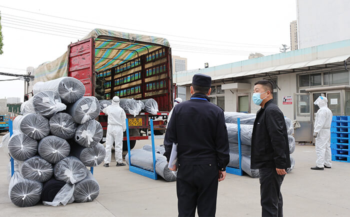 梁溪區(qū)防疫小組蒞臨劉潭服裝廠