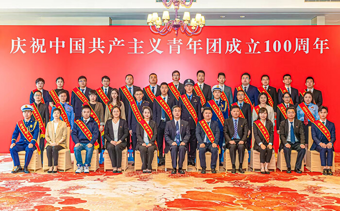 劉潭服裝有限公司志愿者服務(wù)隊(duì)獲得&ldquo;梁溪青年五四獎(jiǎng)?wù)录w&rdquo;稱號(hào)