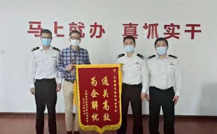 一封劉潭服裝廠致無錫海關駐機場辦事處的感謝信