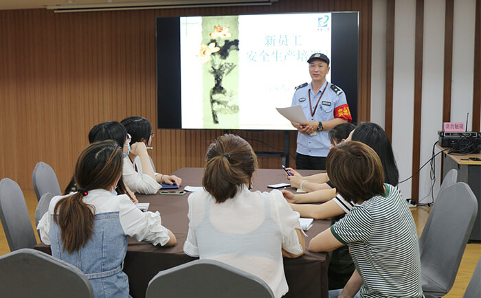 劉潭服裝廠開展新入職員工安全生產(chǎn)培訓(xùn)