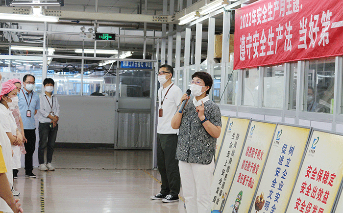 劉潭服裝廠開展宣傳教育活動(dòng)