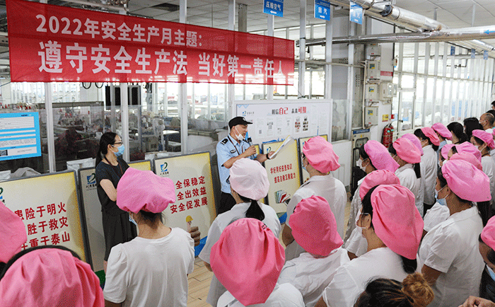 劉潭服裝廠開展宣傳教育活動(dòng)