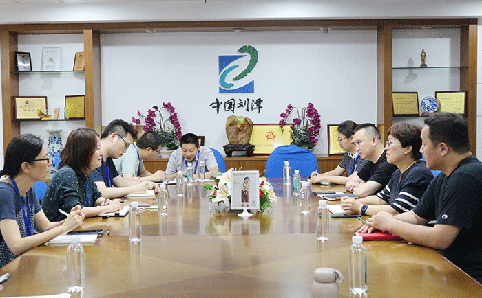 市領(lǐng)導(dǎo)蒞臨劉潭服裝廠調(diào)研指導(dǎo)