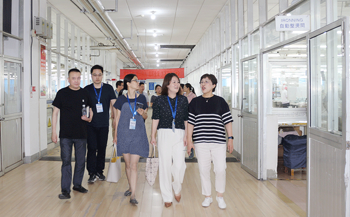 市領(lǐng)導(dǎo)蒞臨劉潭服裝廠調(diào)研指導(dǎo)
