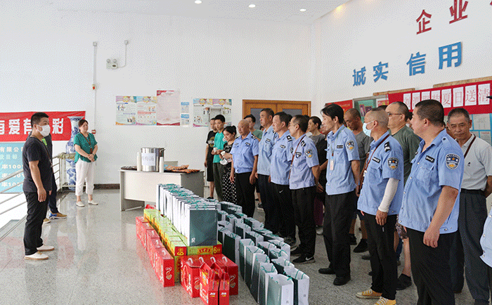 劉潭服裝開展慰問活動