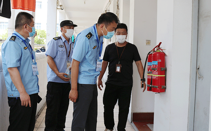 應(yīng)急局蒞臨劉潭服裝