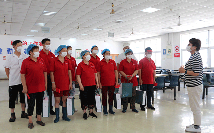 錢總慰問劉潭服裝食堂一線員工