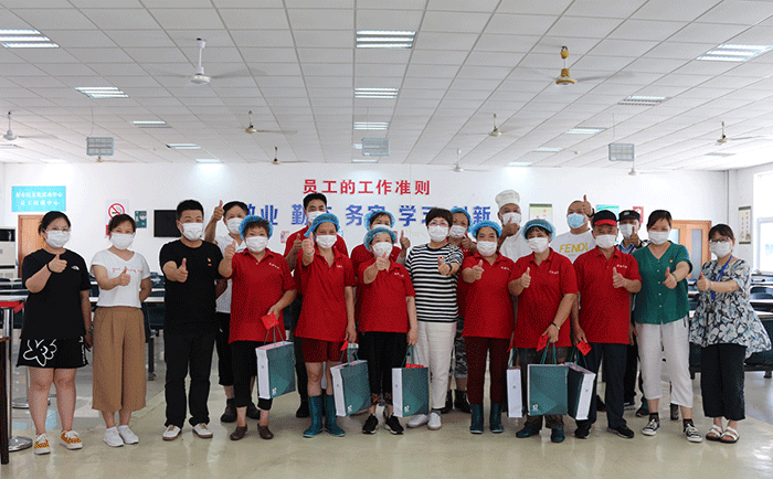 錢總慰問劉潭服裝食堂一線員工