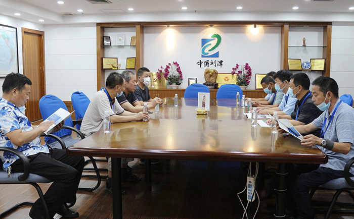 淮安領(lǐng)導一行蒞臨劉潭服裝走訪參觀