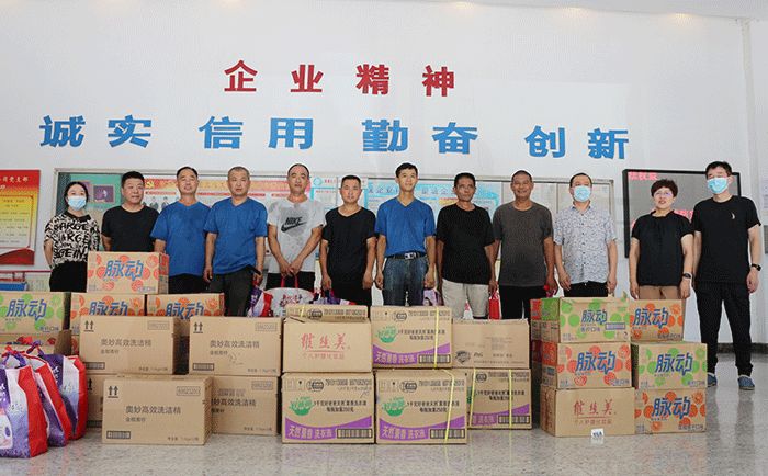 夏日送清涼 貼心關(guān)愛劉服人