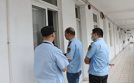 街道應(yīng)急辦到訪劉潭服裝檢查走訪