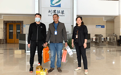 黃巷街道到訪劉潭服裝開(kāi)展慰問(wèn)困難職工活動(dòng) 黃巷街道到訪劉潭服裝開(kāi)展慰問(wèn)困難職工活動(dòng)