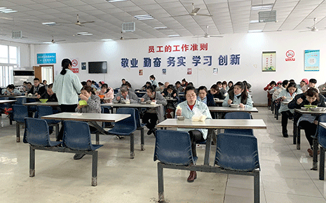 劉潭服裝多措并舉 筑牢食堂安全“防護(hù)墻”