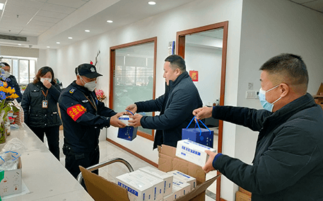 劉潭服裝員工收到暖心新年伴手禮 劉潭服裝員工收到暖心新年伴手禮