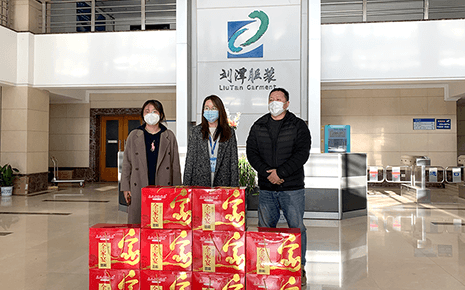 迎新春 送溫暖——區(qū)工信走訪慰問(wèn)劉潭服裝