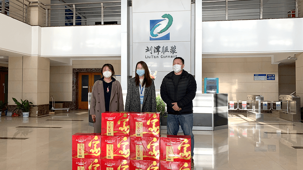 區(qū)工信走訪慰問(wèn)劉潭服裝