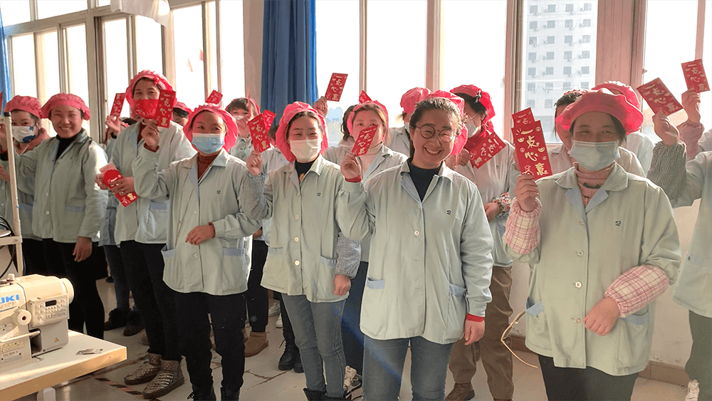 劉潭服裝派發(fā)&ldquo;開門紅包&rdquo;