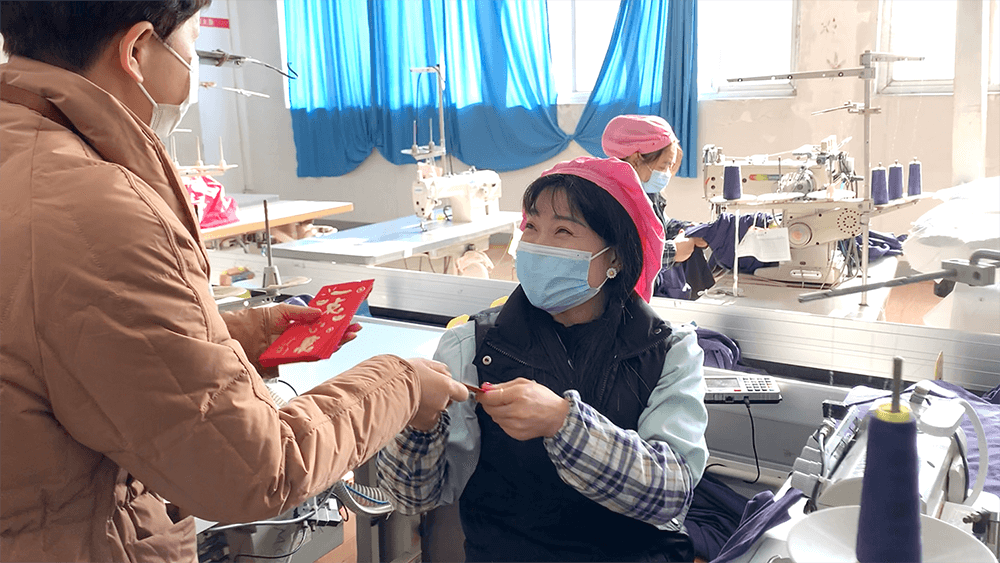 劉潭服裝派發(fā)&ldquo;開門紅包&rdquo;